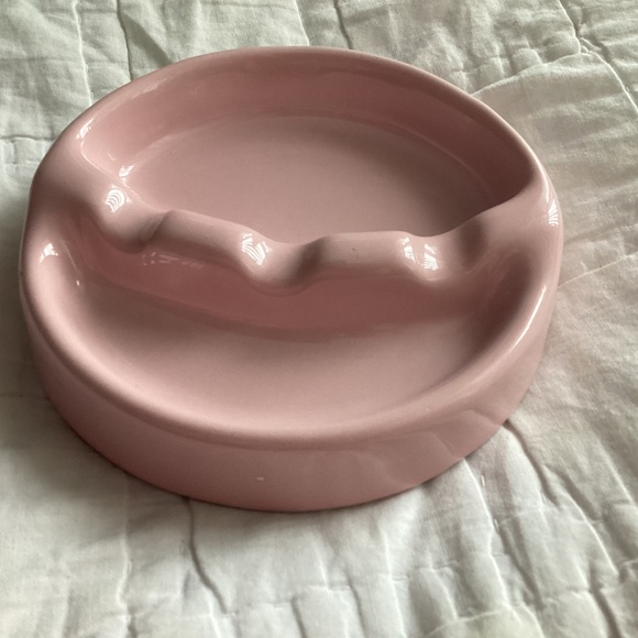 LIGHT PINK CERAMIC 80’S  LOOK ASHTRAY - Picture 3 of 7